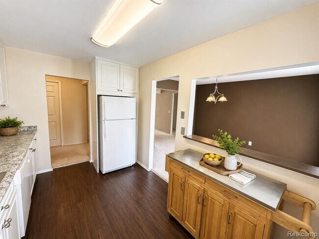 Building Photo - 27654 Echo Valley W