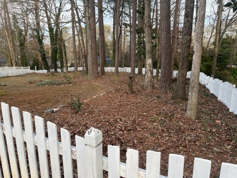 Building Photo - 210 Pinehurst Ln