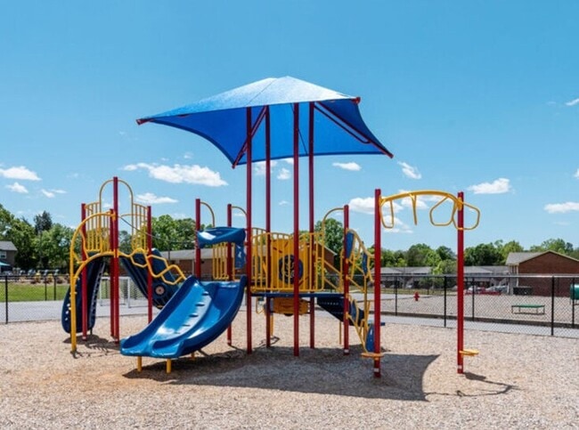 Building Photo - Broadbay Crossings