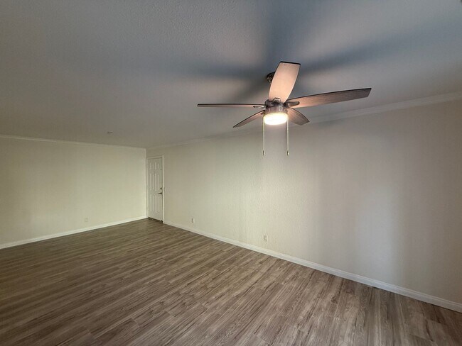 Building Photo - Charming 2-Bed/2-Bath Condo in Gated Forest Glen Community