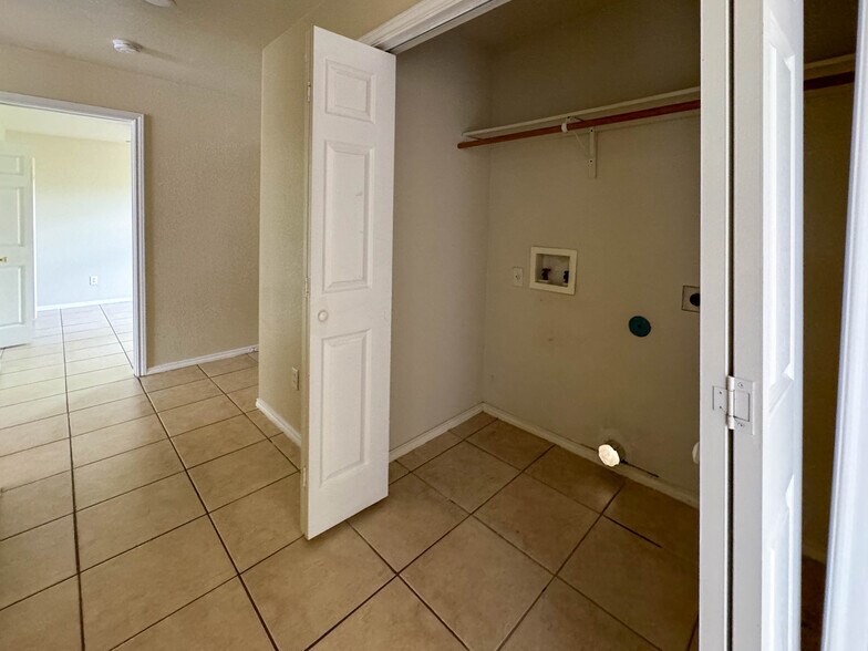 Building Photo - 120 Ramon Cardenas Dr