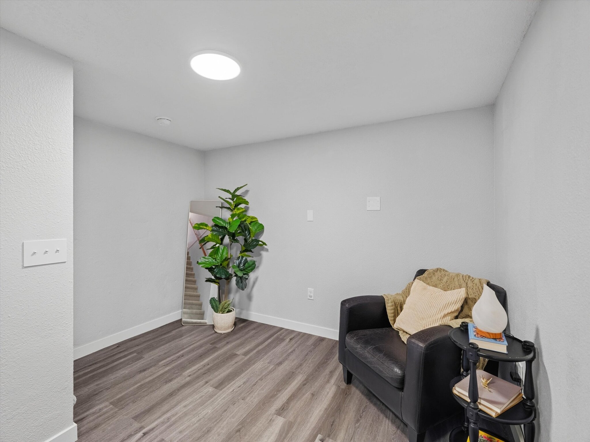 Building Photo - 9835 SW 80th Ave