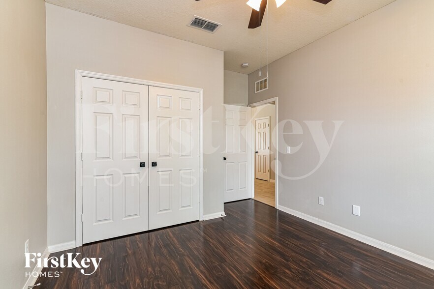 Building Photo - 2716 Barclay Ln