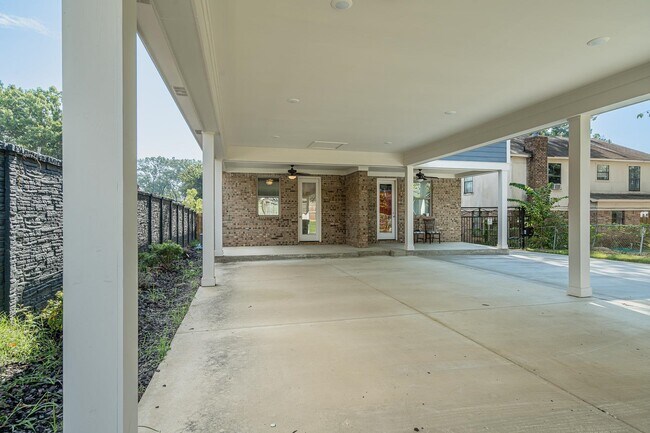 Building Photo - 84 N Rembert St