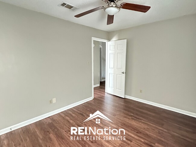 Building Photo - STANDOUT MEMPHIS RENTAL! 3BR/2BA | High Ceilings & Brick Fireplace | Fenced Yard!