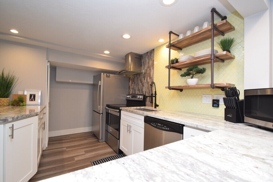 Building Photo - 280 E 200 S