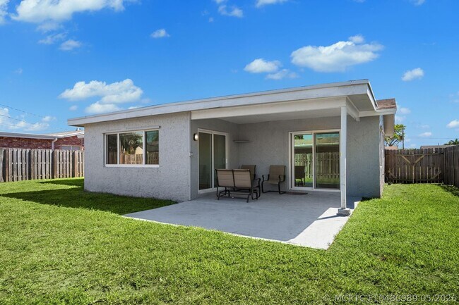 Building Photo - 11371 NW 40th Pl