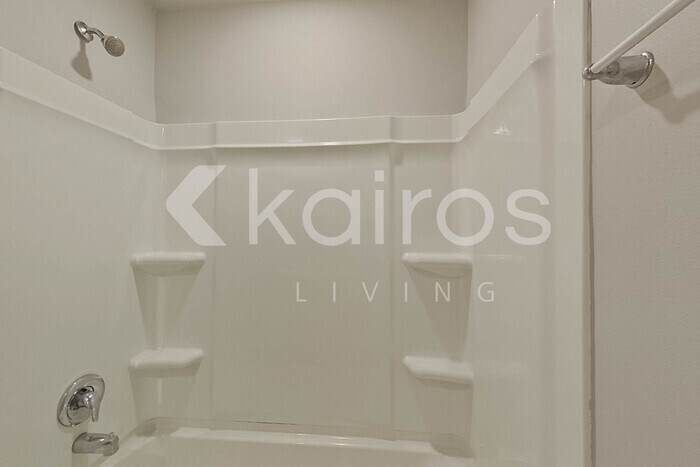 Building Photo - 418 Mango Dr