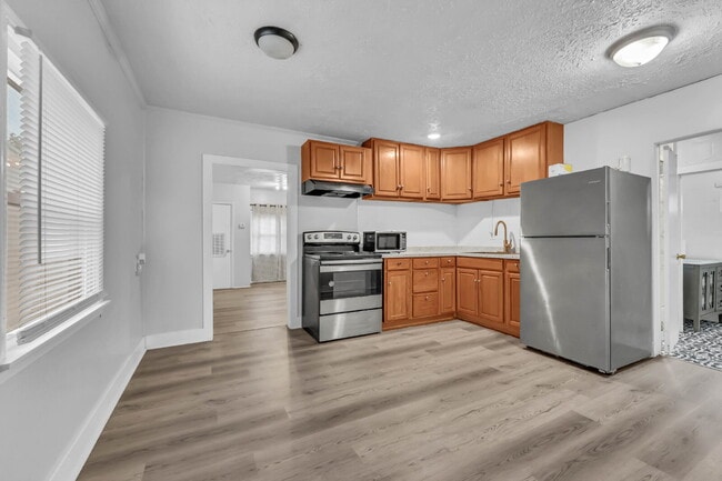 Building Photo - Charming 2-bedroom, 1-bath near downtown Clarksville!