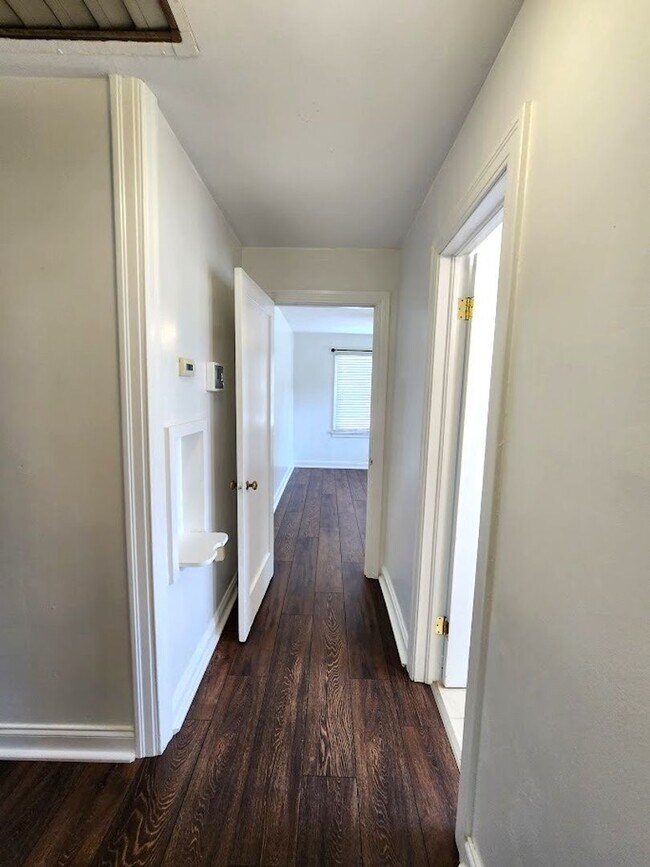 Building Photo - 2 Bed 1 Bath 2 Covered Carport in Corbin P...
