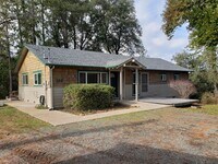Building Photo - MEADOW VISTA/APPLEGATE HOUSE ON 2 ACRES