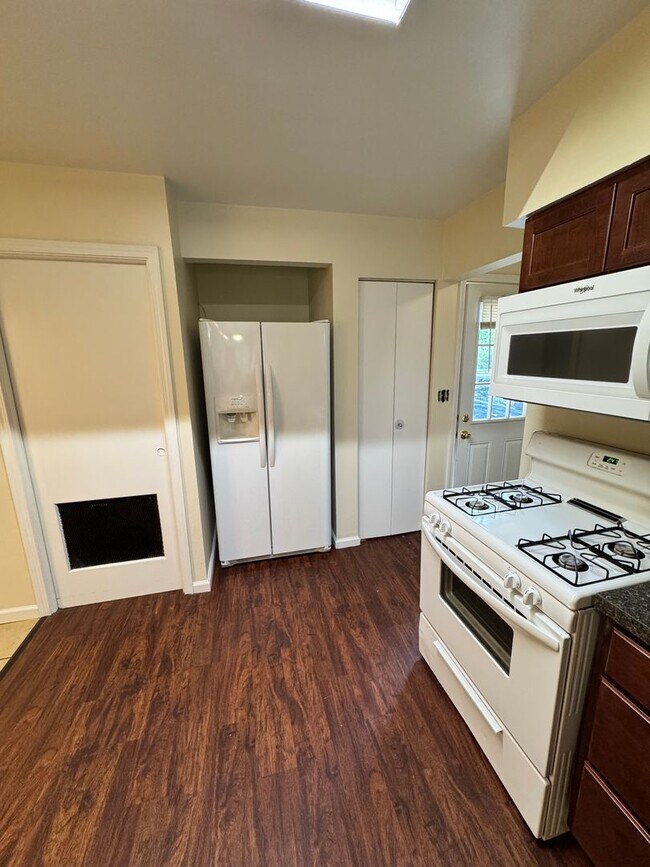 Building Photo - 4409 Sunnybrook Dr