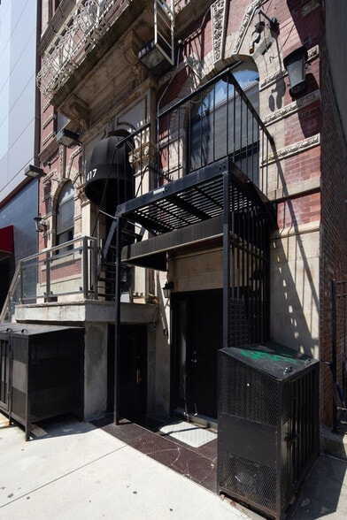 Building Photo - 417 E 60th St