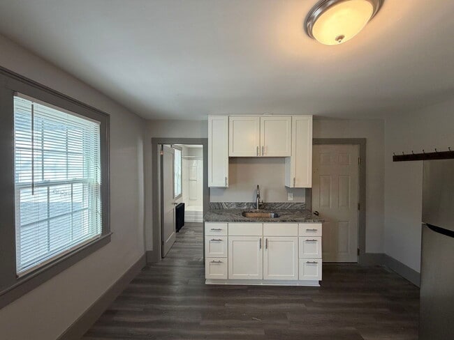 Building Photo - 14 Kearsarge Ave