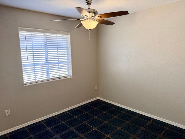 Building Photo - Large San Luis home on a Corner lot with 3 bedrooms plus added Den/Office Room