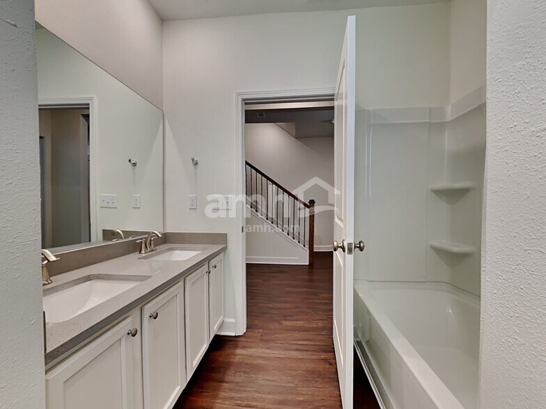 Building Photo - 12331 Paperbark Pl