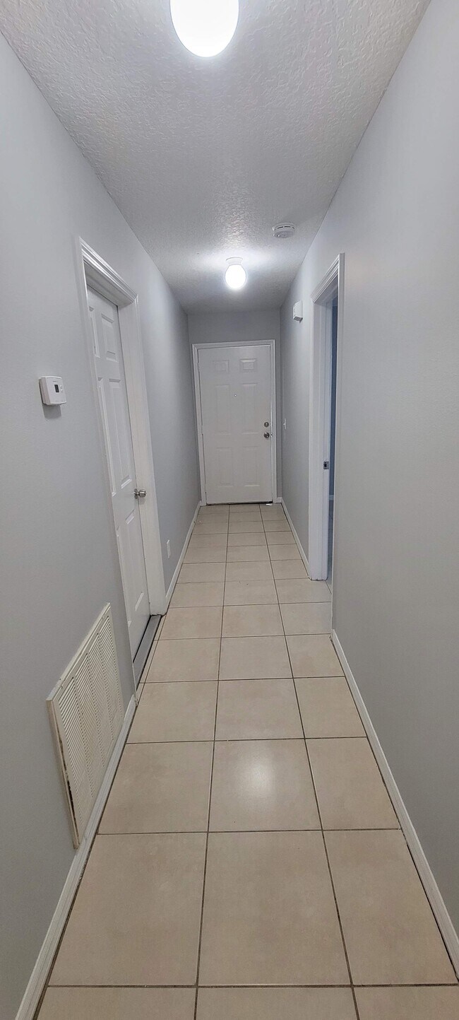 Building Photo - 1405 18th Avenue SW