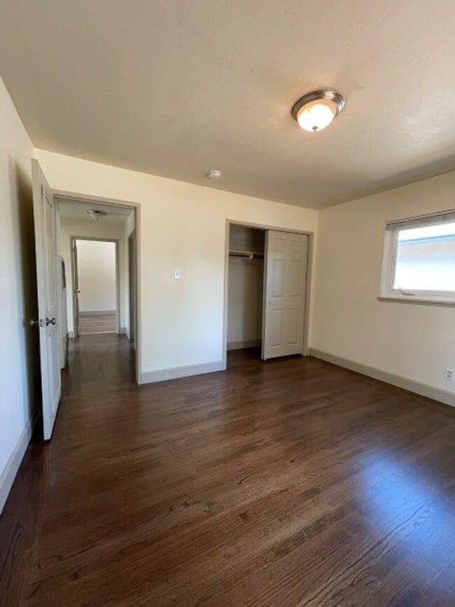 Building Photo - Gorgeous 2 Bedroom in Tahoe Park