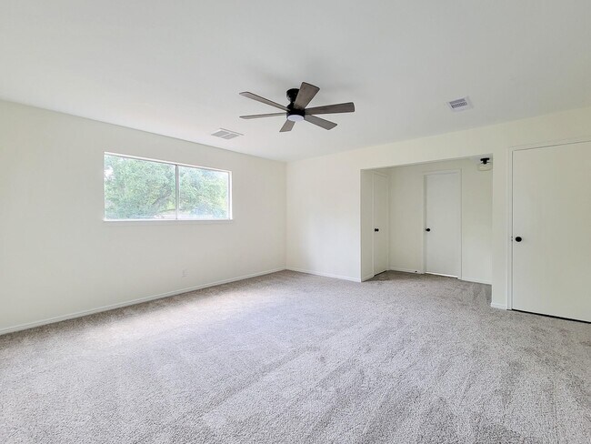 Building Photo - 3930 Cypress Hill Dr