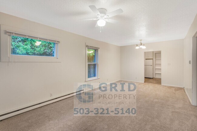 Primary Photo - Spacious 4 Bedroom Single Family Home- Sou...