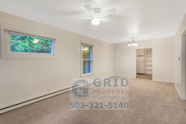 Building Photo - Spacious 4 Bedroom Single Family Home- South East Portland