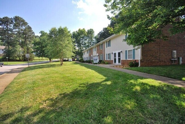 Building Photo - 1104 Donaldson Dr
