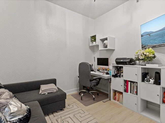 Building Photo - 150 E Robinson St