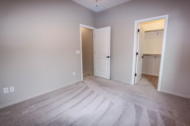 Building Photo - Four Bedroom Saddlewood Home