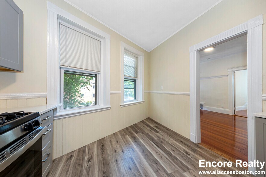 Building Photo - 63 Fairbanks St