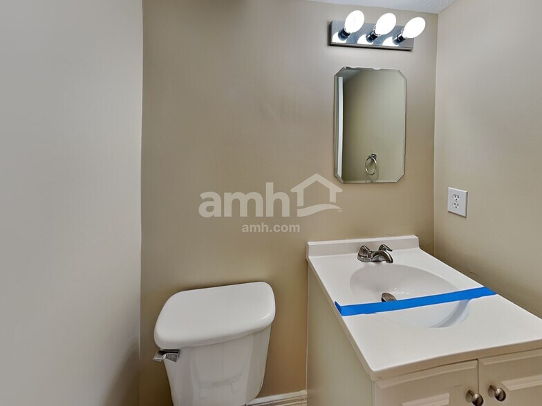 Building Photo - 82 Richard Ave