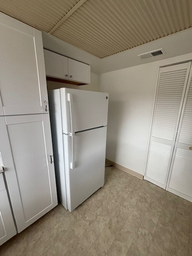 Building Photo - Updated 2 bd/3ba Townhome in Lakewood