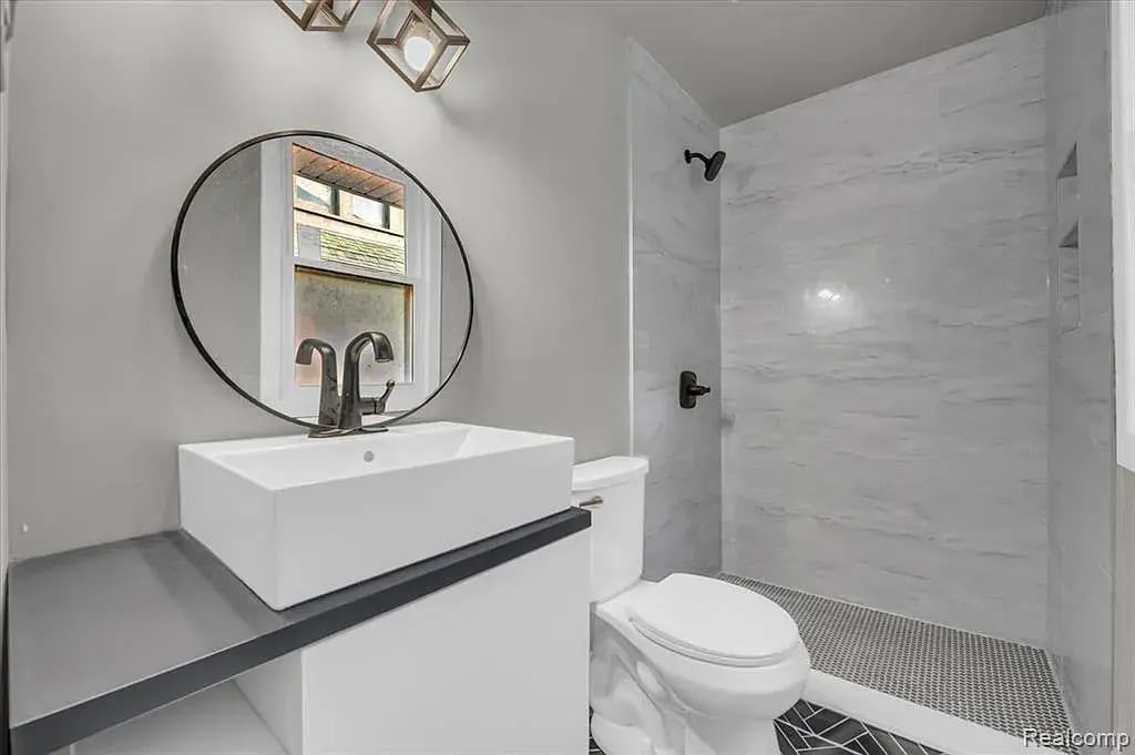 Building Photo - 1502 Virginia Park St