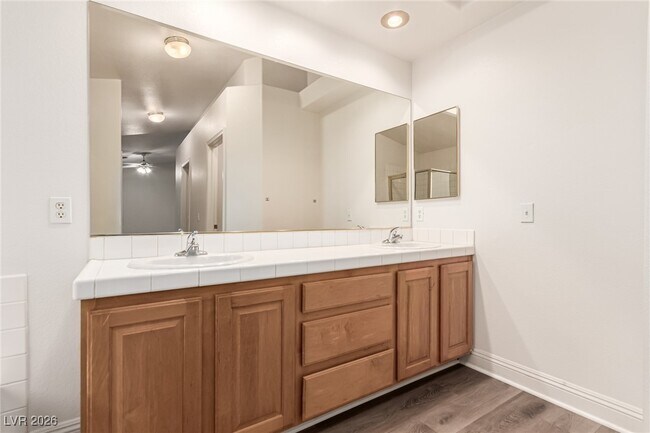 Building Photo - 3741 Grand Viewpoint Ct