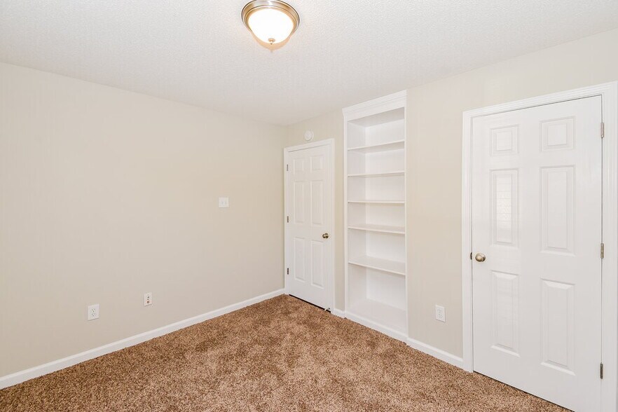 Building Photo - 145 Cameron Dr