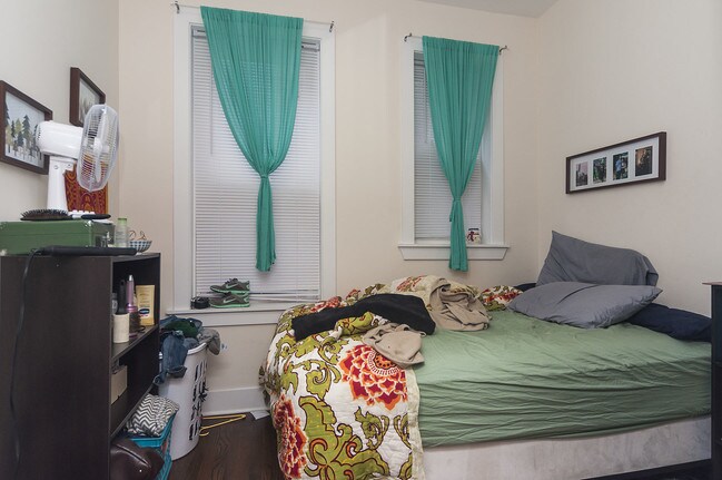 Building Photo - 1900 N Western Ave