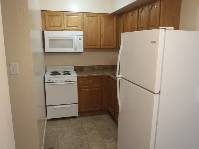 Building Photo - 4501 rushmore Dr NE