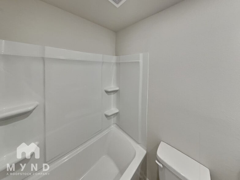 Building Photo - 104 Lightning Dr