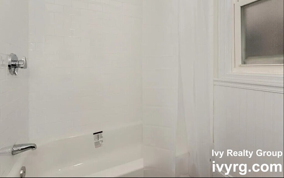 Building Photo - 46 Paulina St