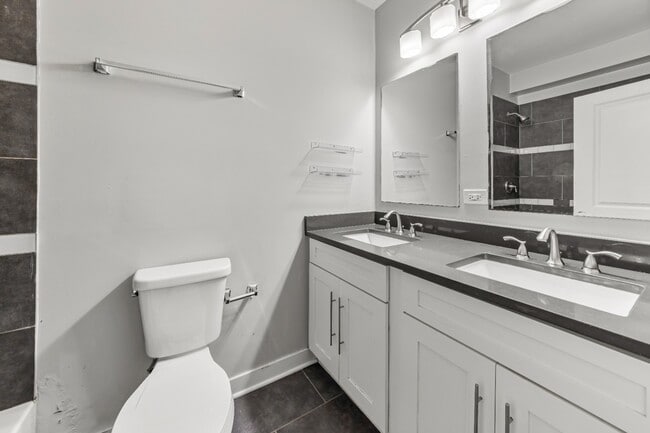 Building Photo - 3 Bedroom Apartment in River North - June 1st