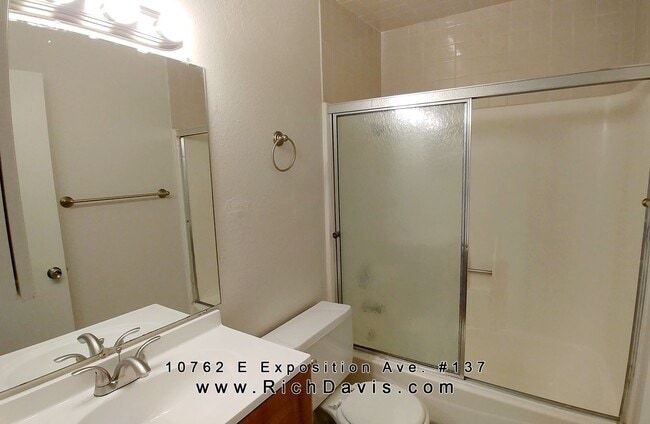 Building Photo - Cherry Creek Schools, 2 bed, 1 bath, 800 s...