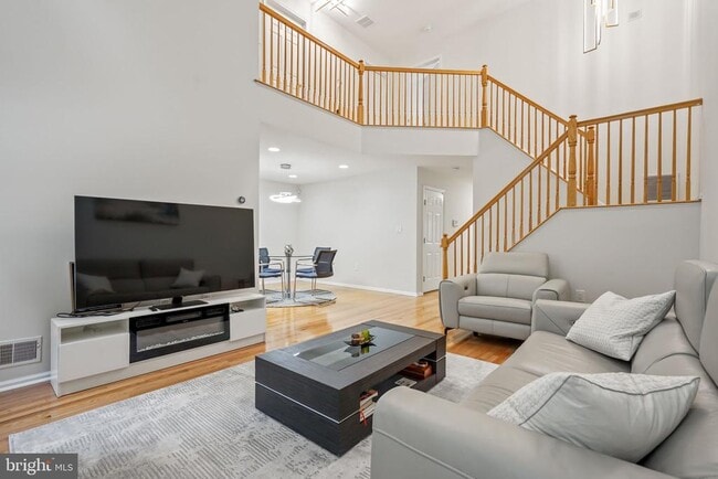 Building Photo - 204 Camelot Ct