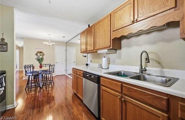 Building Photo - 903 Hanahan Ct