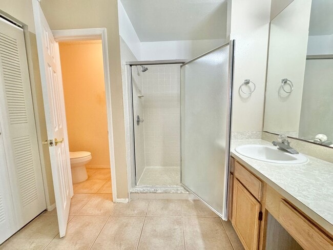Building Photo - Winterset Condo