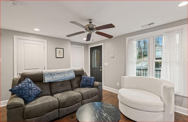 Building Photo - 7324 Shellburne Dr