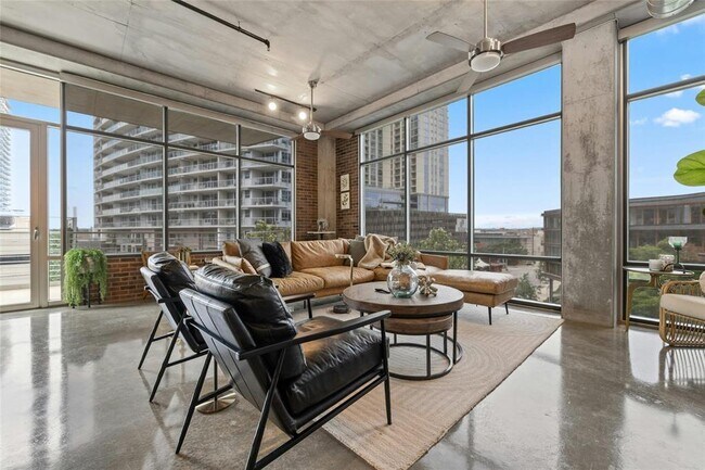 Building Photo - 800 W 5th St