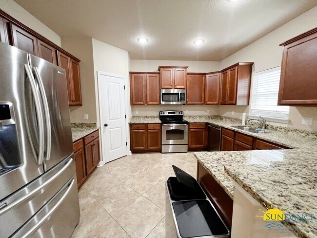 Building Photo - Stunning 4 Bedroom Home in Crestview!