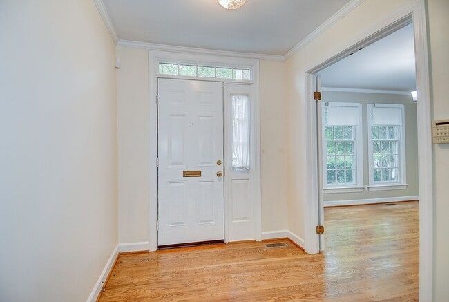 Building Photo - DOWNTOWN NORFOLK TOWNHOUSE