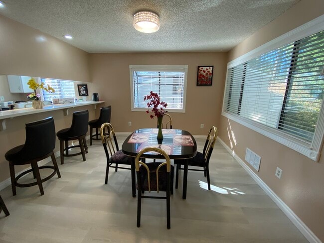 Building Photo - 1500 Lake Park Dr SW