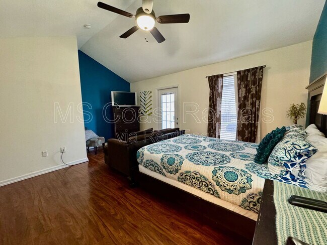 Building Photo - 1131 Century Oaks Dr