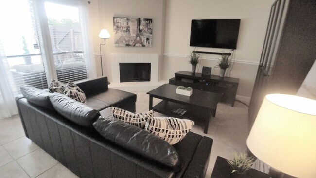 Building Photo - Beautiful  Furnished 1/1 condo x Rent  in Winter Park Next to Full Sail University !